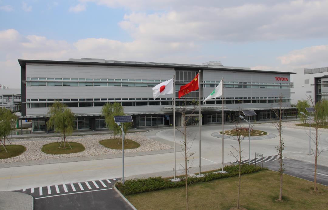 丰田官宣新能源汽车,丰田荣放官宣图