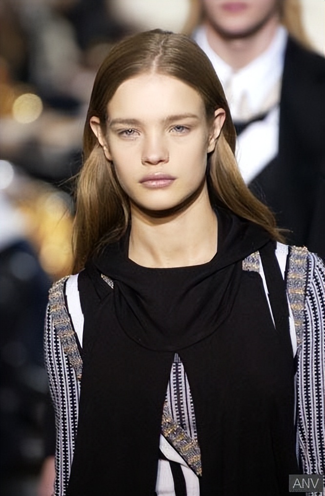 天降壕姐！LV太子妃通过测DNA找到失散多年亲妹，带她巴黎豪华游