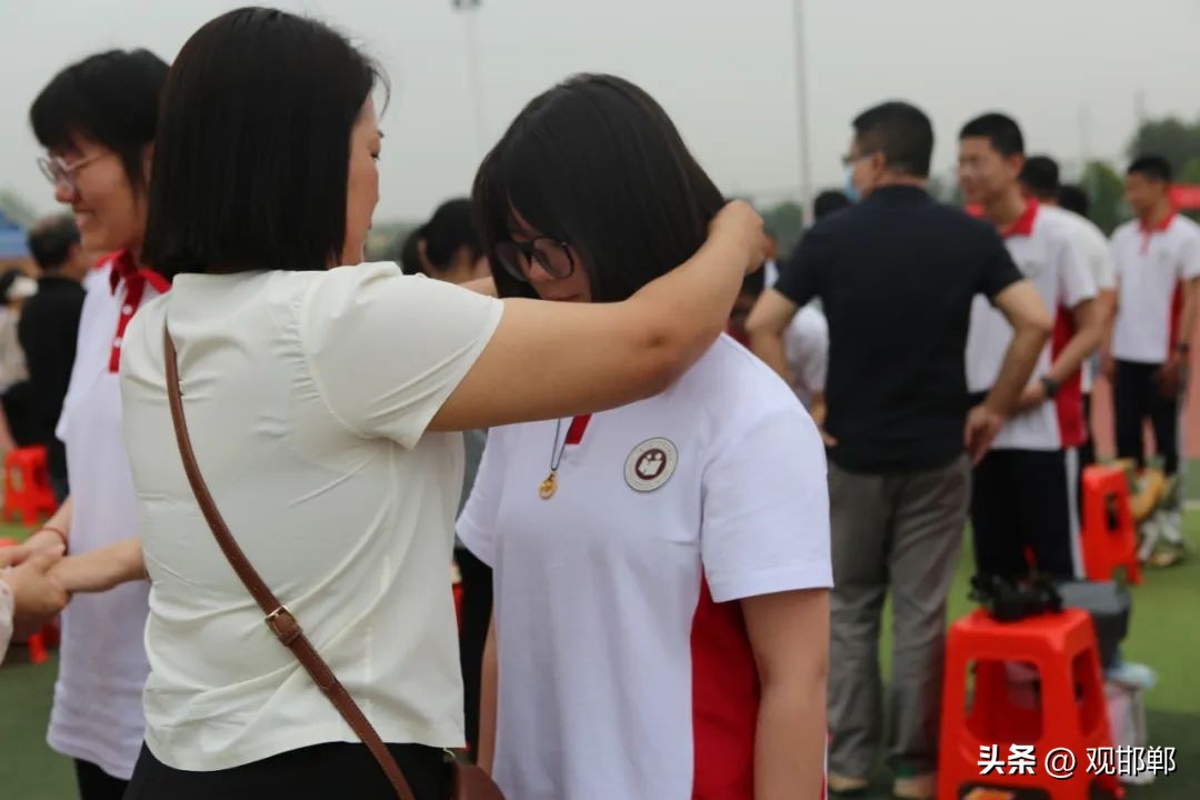 以爱之名育心成长主题活动,成人礼仪式学校举办