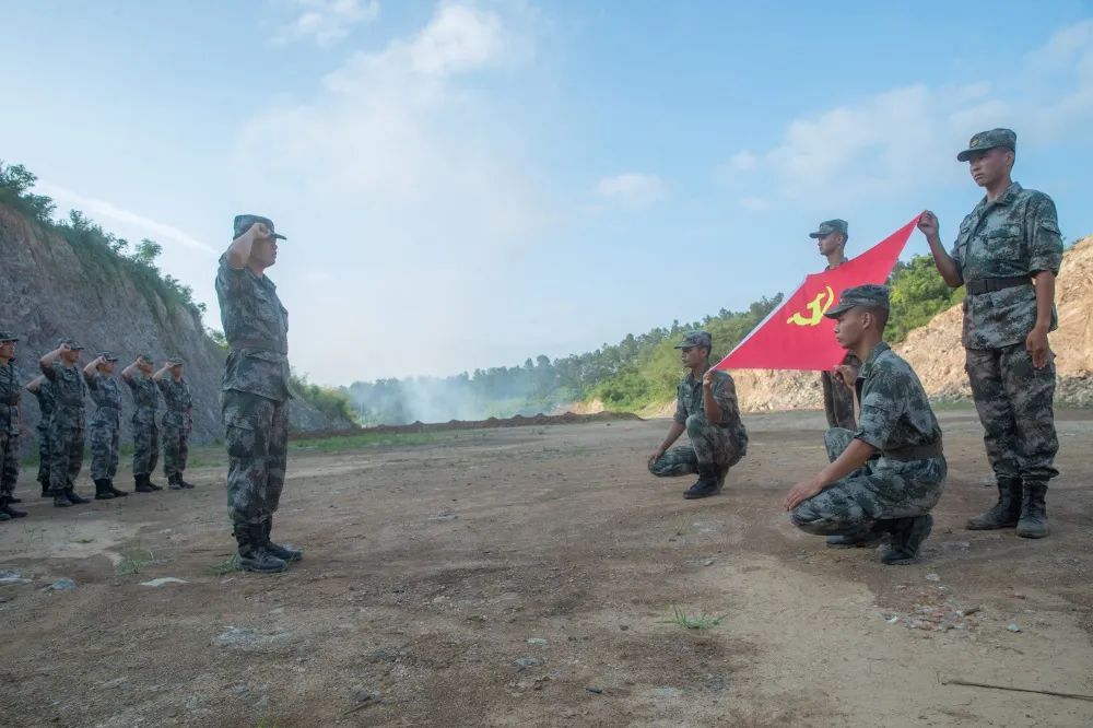 第71集团军：祝福伟大的*党**，跑出新时代奋斗强军的加速度