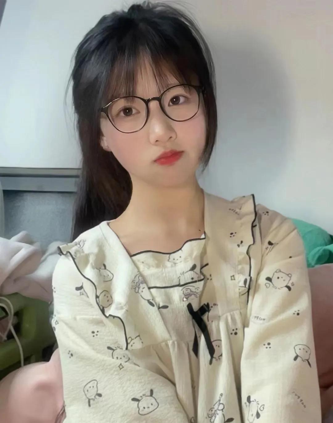 最新流行的美女壁纸图片高清大图,高清大图美女壁纸网站