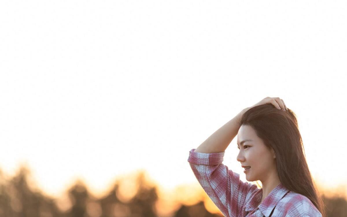 我27岁刚结婚老公不在家,半夜农村公公进到我的房间,帮了我一把