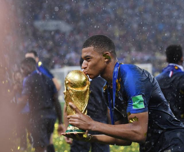 卡塔尔世界杯奖杯雷米特杯,卡塔尔世界杯谁得了大力神杯