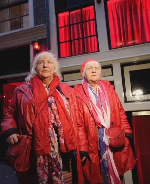 “*交性**易”合法化的荷兰:给从业者发津贴,为其立雕塑纪念