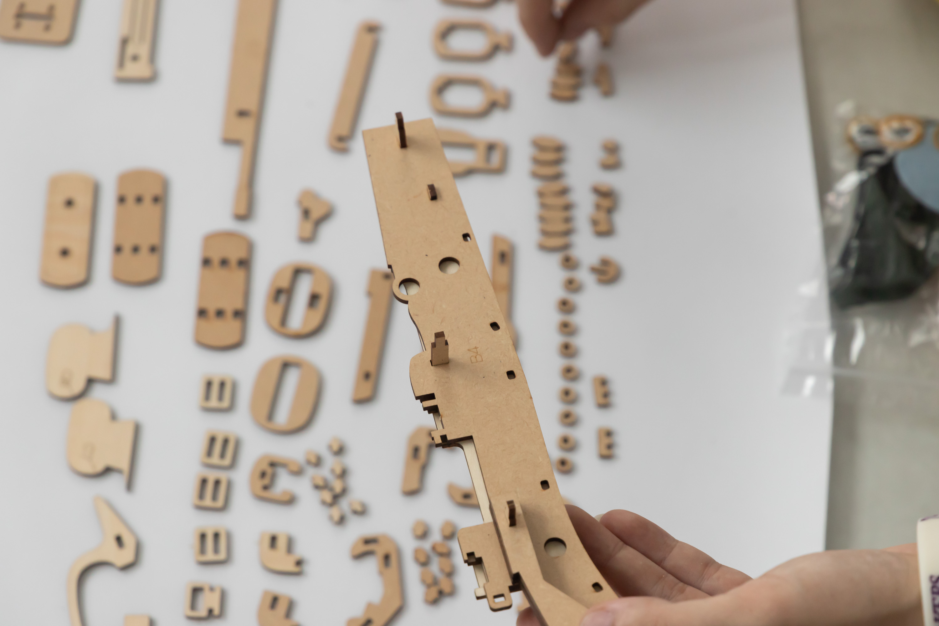 爆款男人玩具致敬港产片，1:1高还原发发命中，化身现代中华枪侠