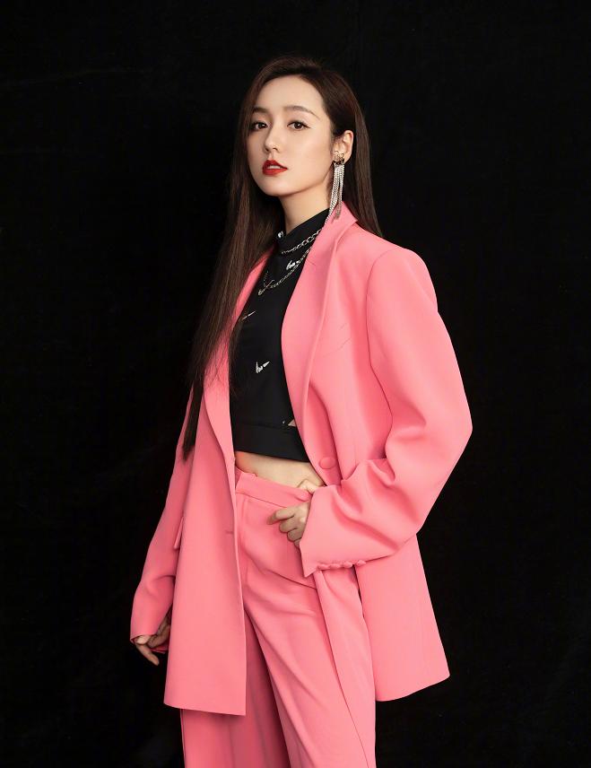 钱泳辰和吕一合体出席活动,吕一钱泳辰情侣装