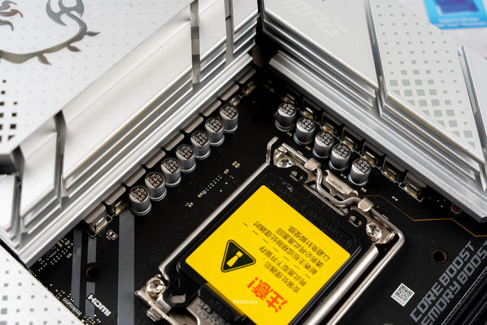 微星z690刀锋可以用1070ti吗,微星z690刀锋钛对比吹雪