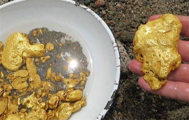 广西“上林帮”非洲淘金：每天如刀尖舔血，常备200克金子保命