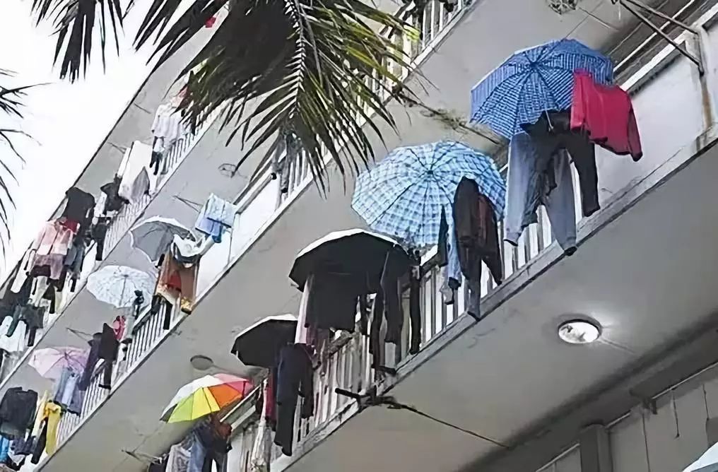 回南天衣服晾了一个星期终于臭了,阴雨天衣服晾不干小妙招