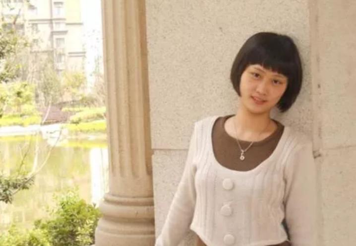 周岩毁容5年后的照片,周岩毁容事件图片