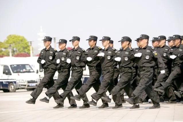 年轻人做保安月入四五千,55岁在深圳当保安每月多钱