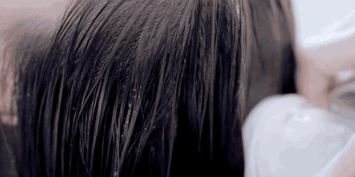 中医养生梳头方法,掌握这四个技巧梳头能养生