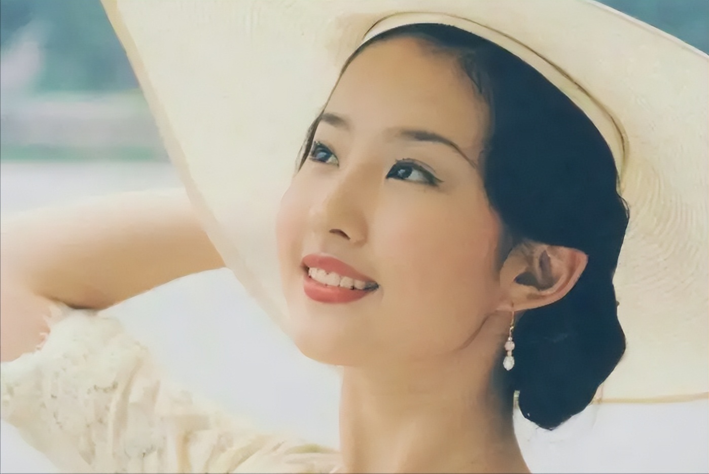 刘亦菲的内衣照，揭露攻击女性穿着的乱象，神仙姐姐碍了谁的眼？