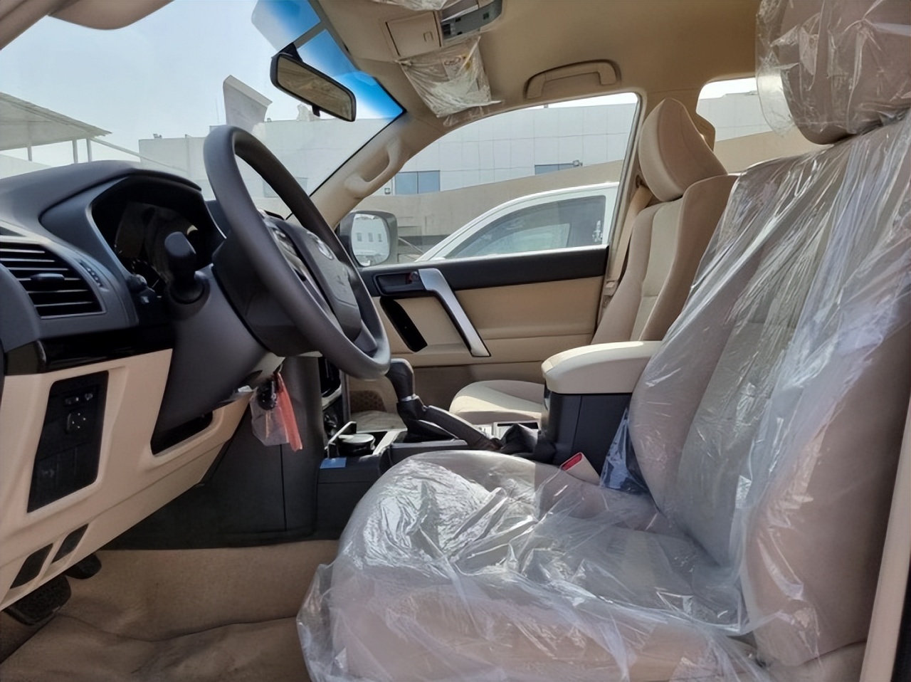 2020款丰田霸道270020万左右,丰田霸道2700最帅的颜色