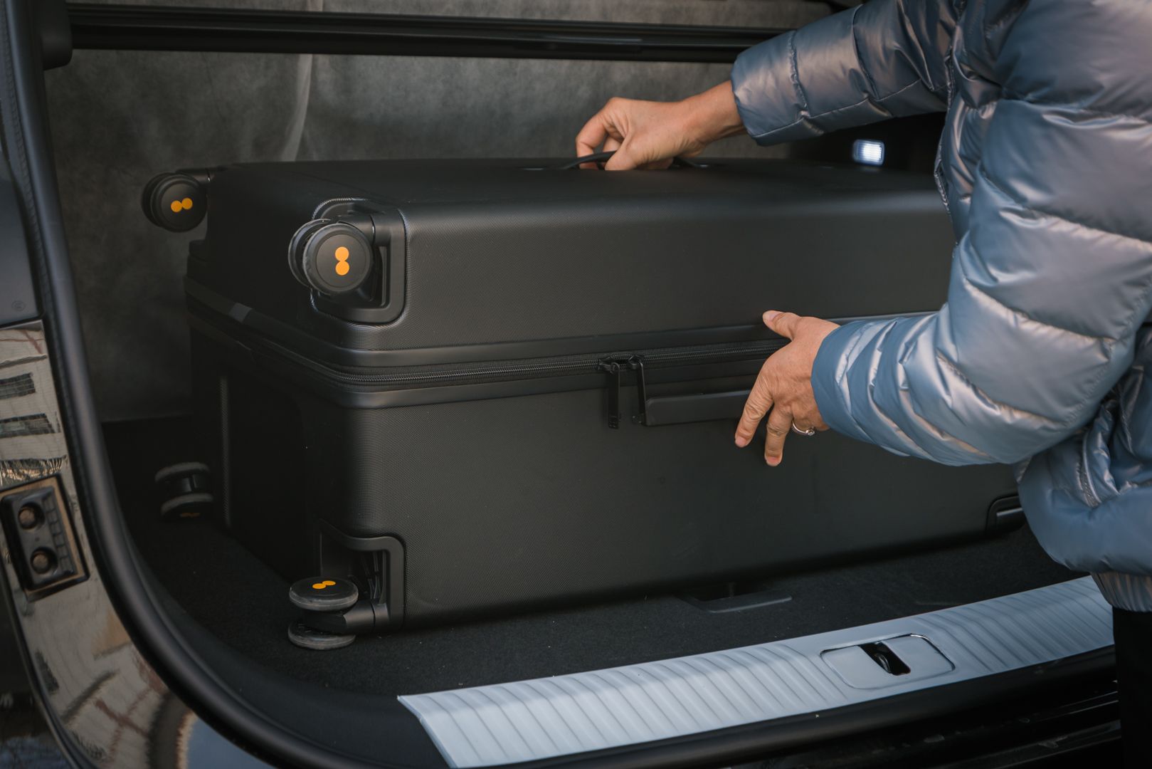 巨能装箱包,巨能装的车旅行车