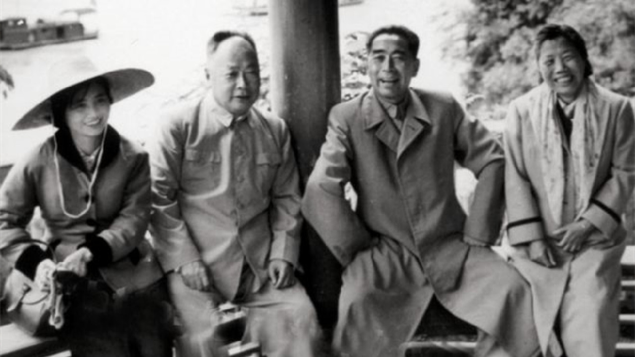 1965年，外交部长陈毅在国外险酿大祸，周总理：谁给你的权力？