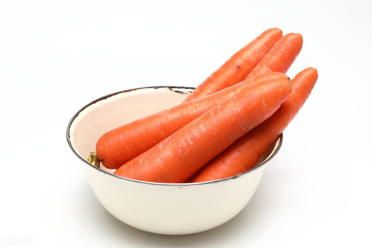 外伤眼睛充血水肿用冷敷还是热敷,睡了一觉眼睛有点肿冷敷还是热敷