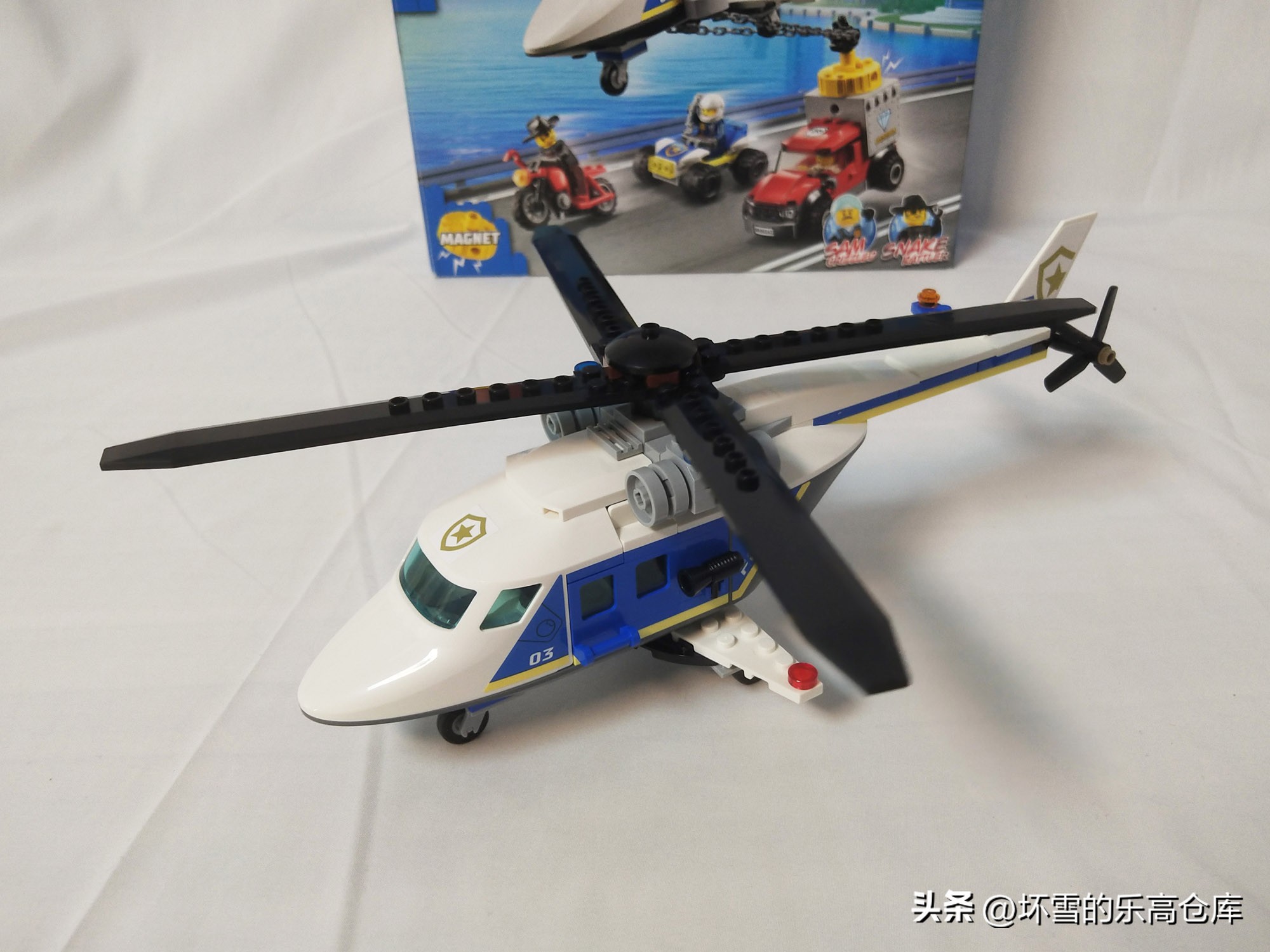 带磁铁的乐高,乐高60243警用直升机拼装视频