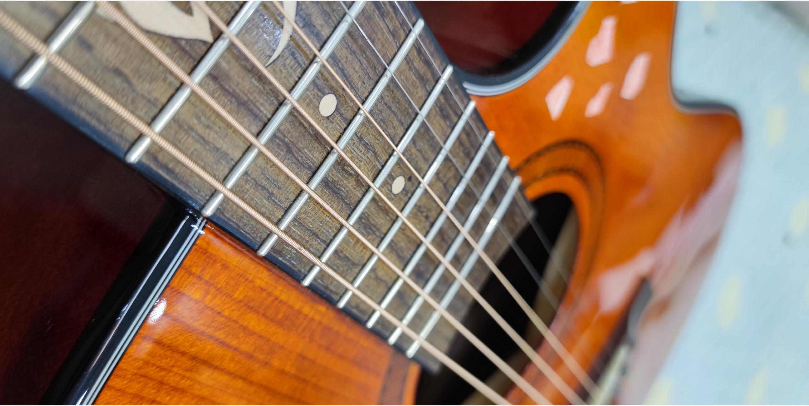 花了一个月工资买了吉他,新买了一把吉他