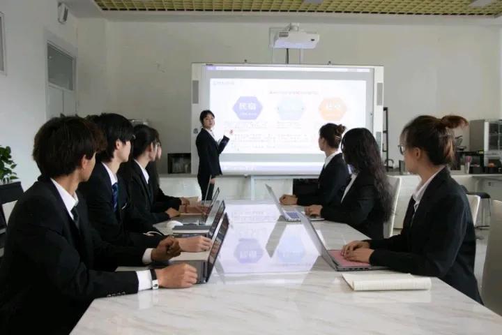 现代服务系|服务区域发展创造美好生活#筑梦青春兰职启航