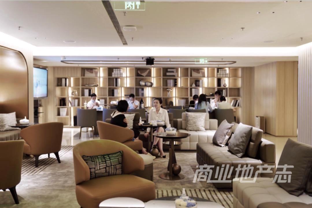 为了提升观察海口万象城的本地化视角,我在海口住了一整周