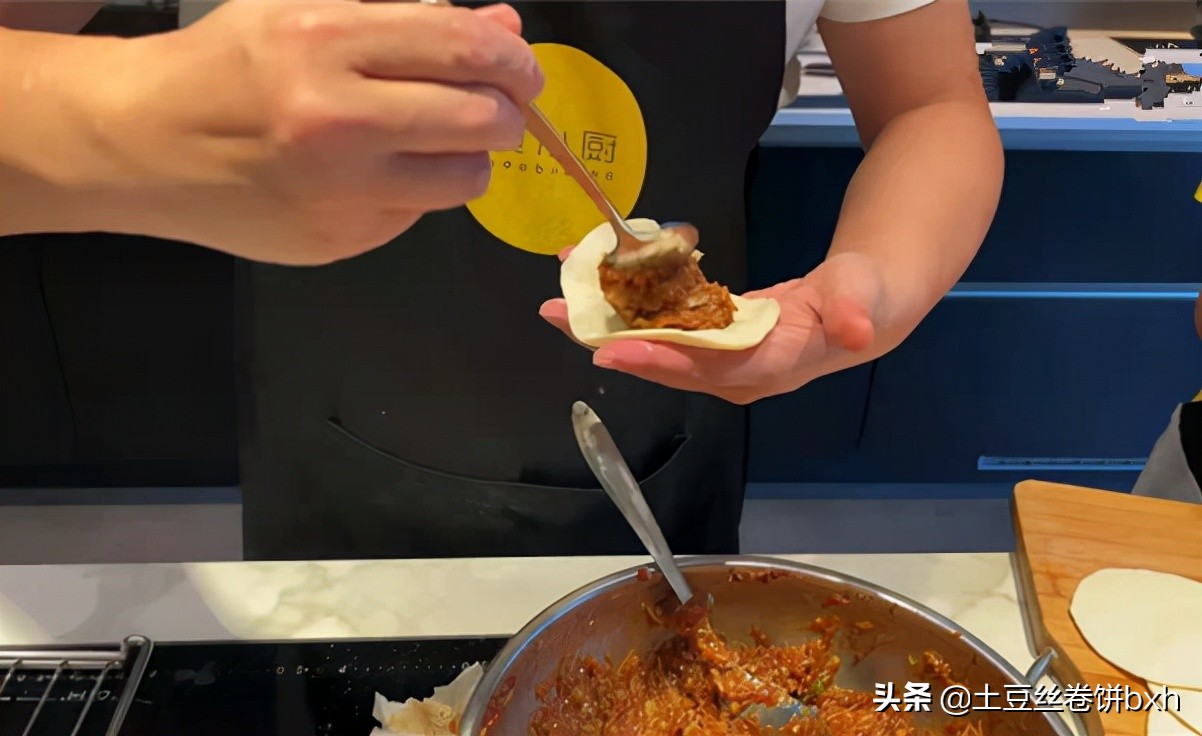 黄磊做包子的视频,做叉烧肉包子视频全教程