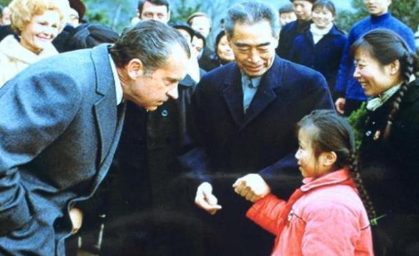 1972年，那个和周恩来“偶遇”的杭州小女孩，后来怎么样了？