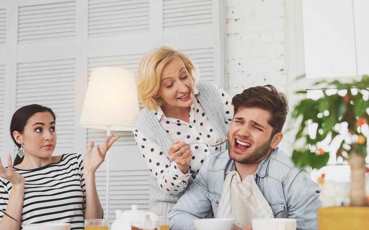 丈母娘开挂睡觉，妻子深夜加班，这事让我崩溃了！