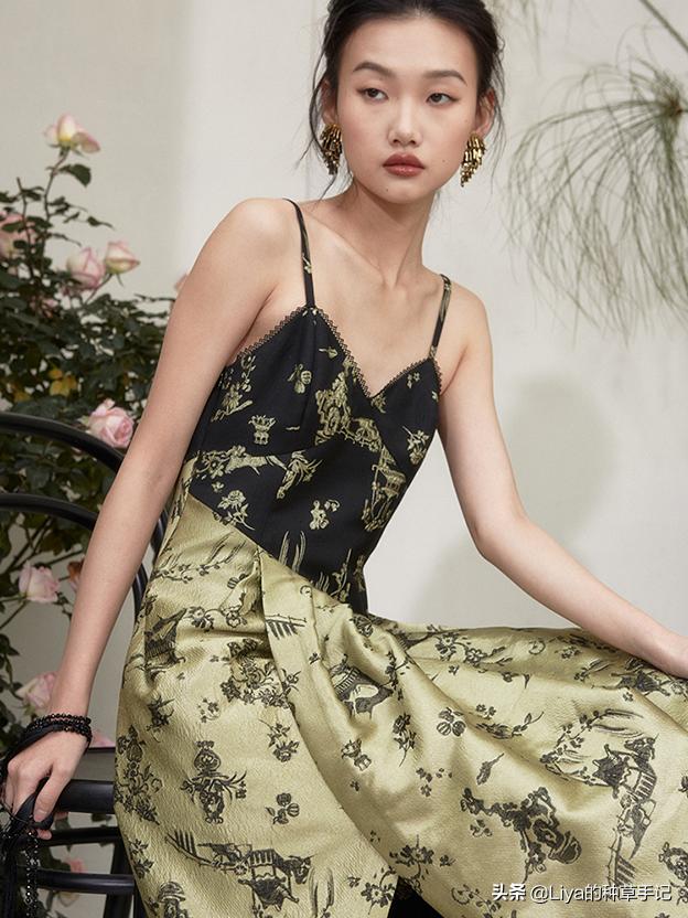 被问爆的街拍穿搭,穿对这3款裙子真心显瘦还美腻