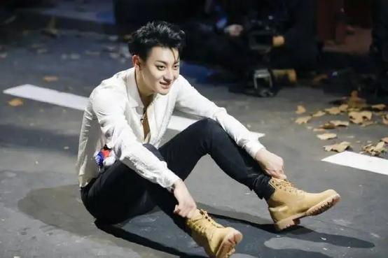 娱乐圈明星90后,娱乐圈90年明星