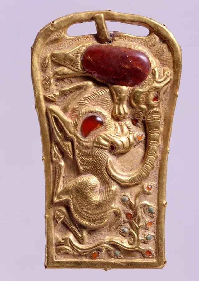 琥珀博物馆遗玉图片,博物馆战国时期玉璧