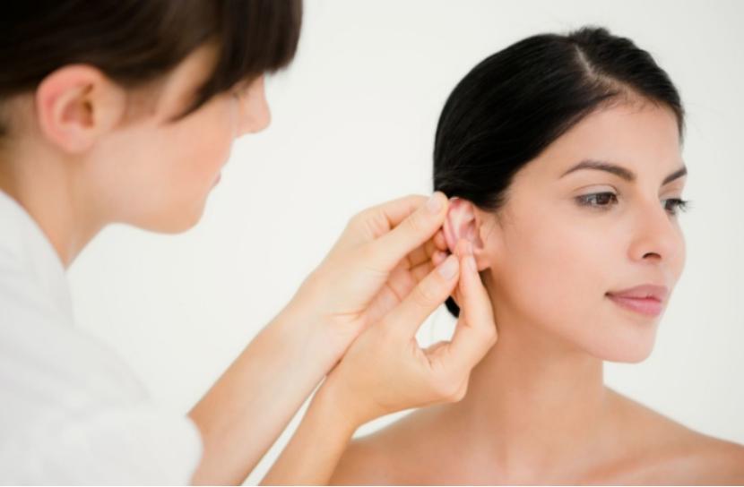 耳朵总是油得很还痒但掏不出东西,耳朵里面很痒但不敢掏一碰很疼