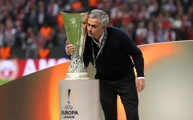 弗格森退休后曼联换了几个教练,弗格森时期曼联各个位置