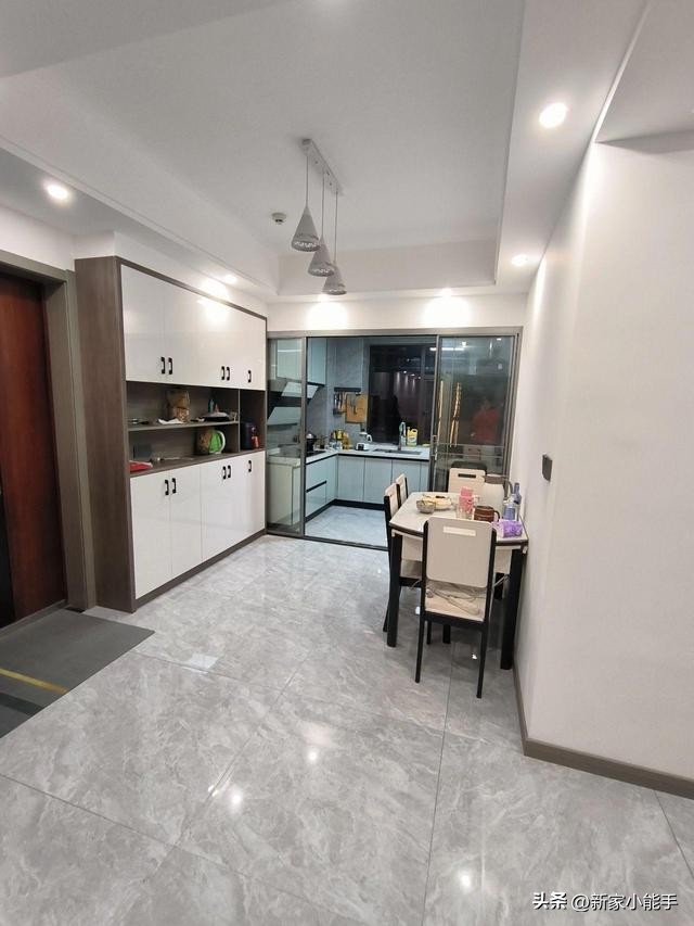 最深灰色瓷砖全屋装修效果图,全屋灰色瓷砖上墙装修效果