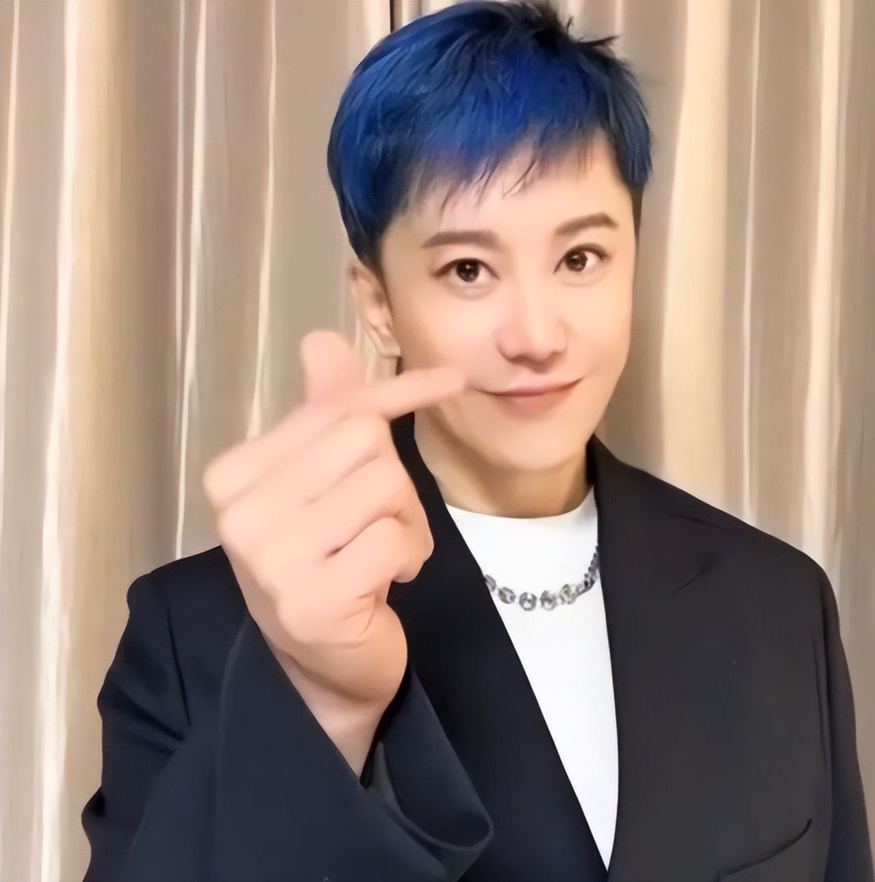 毛宁51岁再次翻红了吗,54岁毛宁罕见出镜