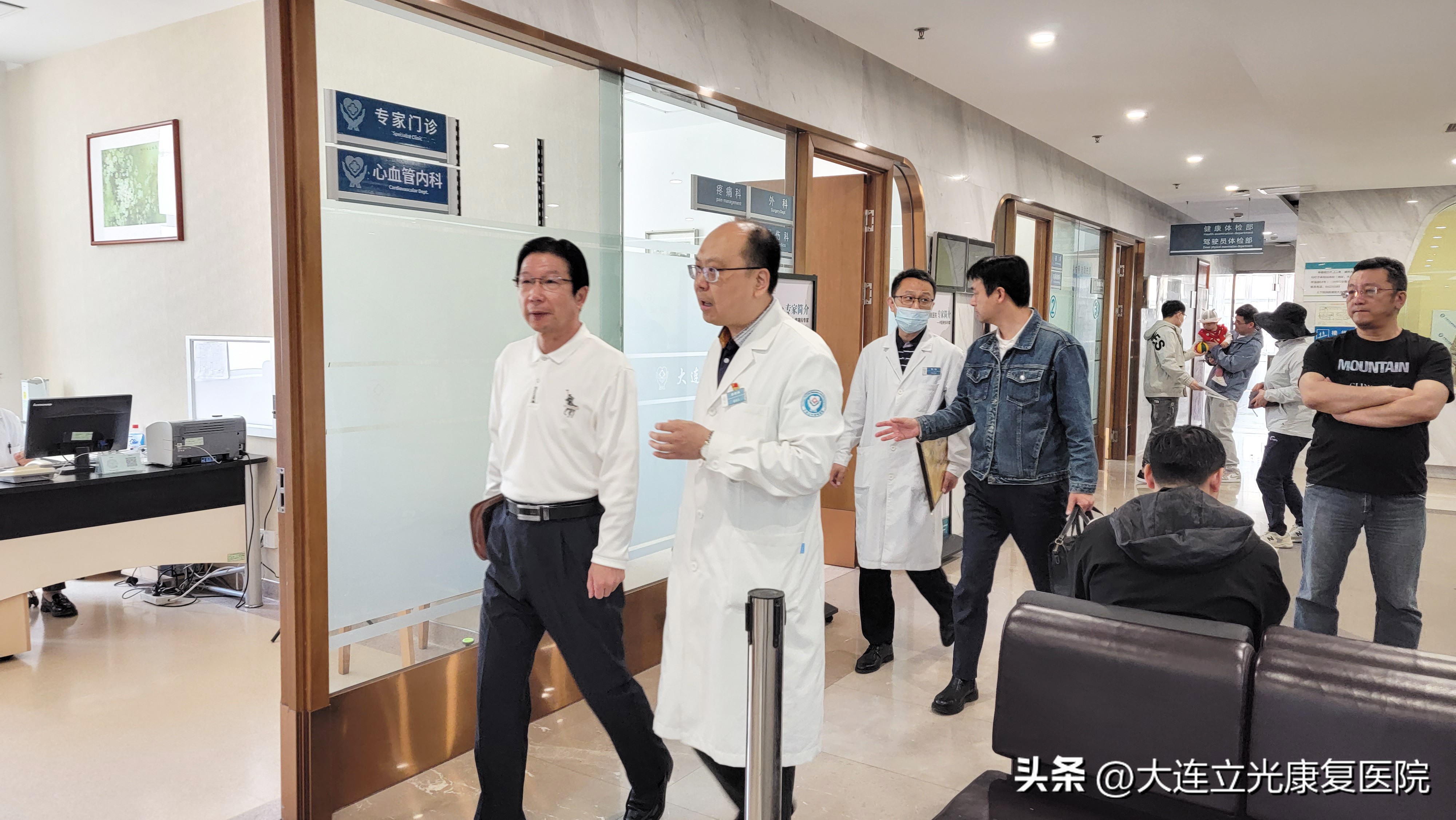 大连医科大学公共卫生学院姜平书记莅临大连立光康复医院调研指导