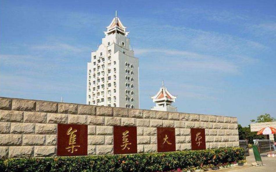 高校回应学生坠楼事件,高校辟谣女大学生坠楼