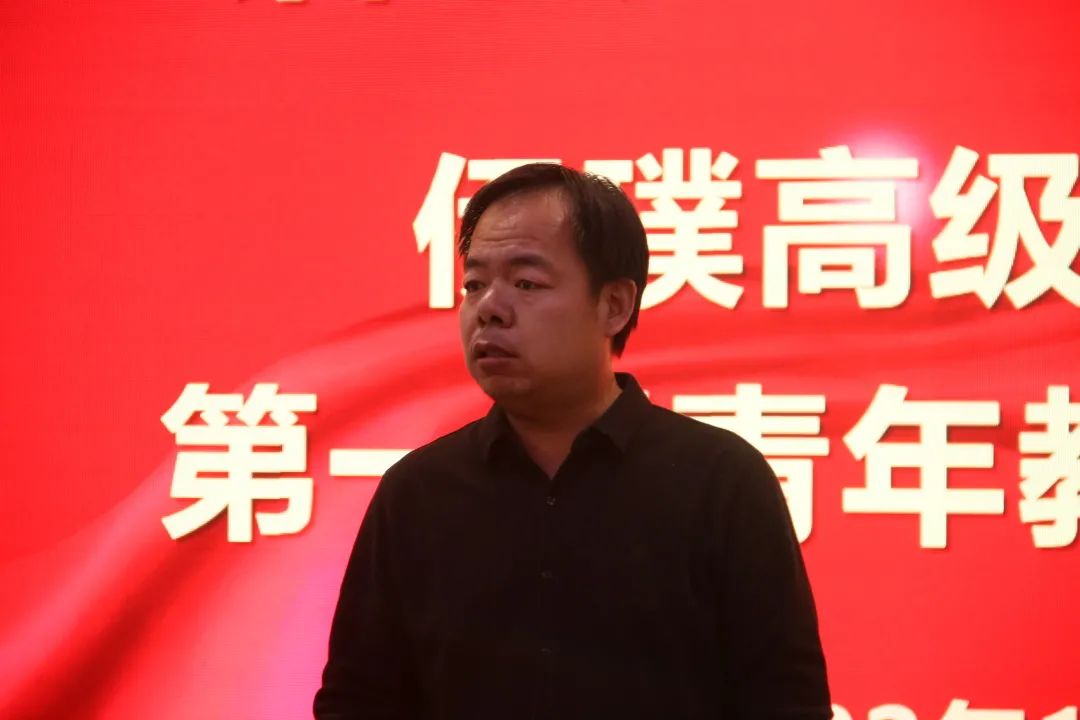 话心声共成长——记伊璞高中第一届青年教师沙龙会