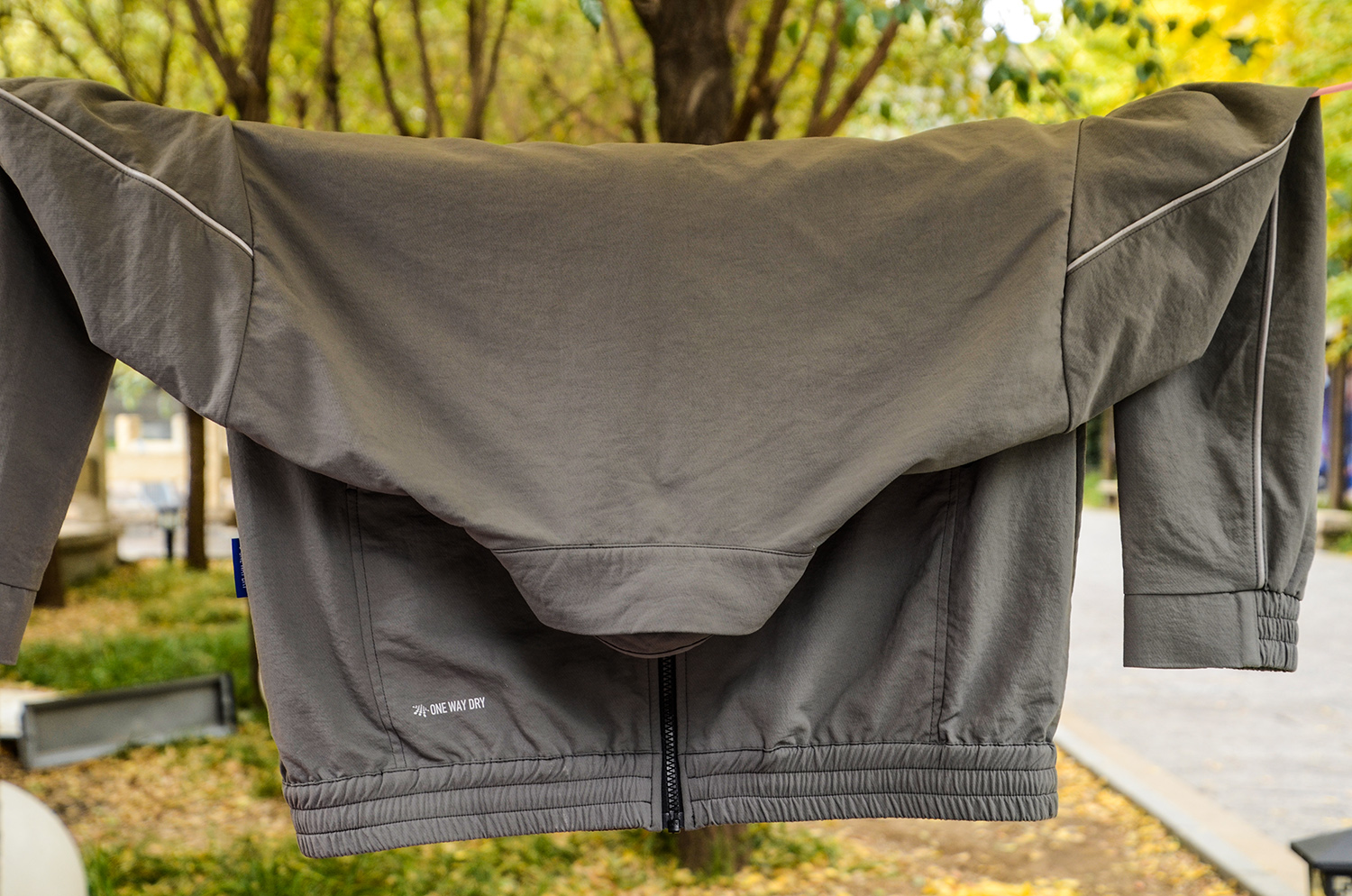 冷风、湿热、油污、真菌统统被吸走：单导黑洞夹克