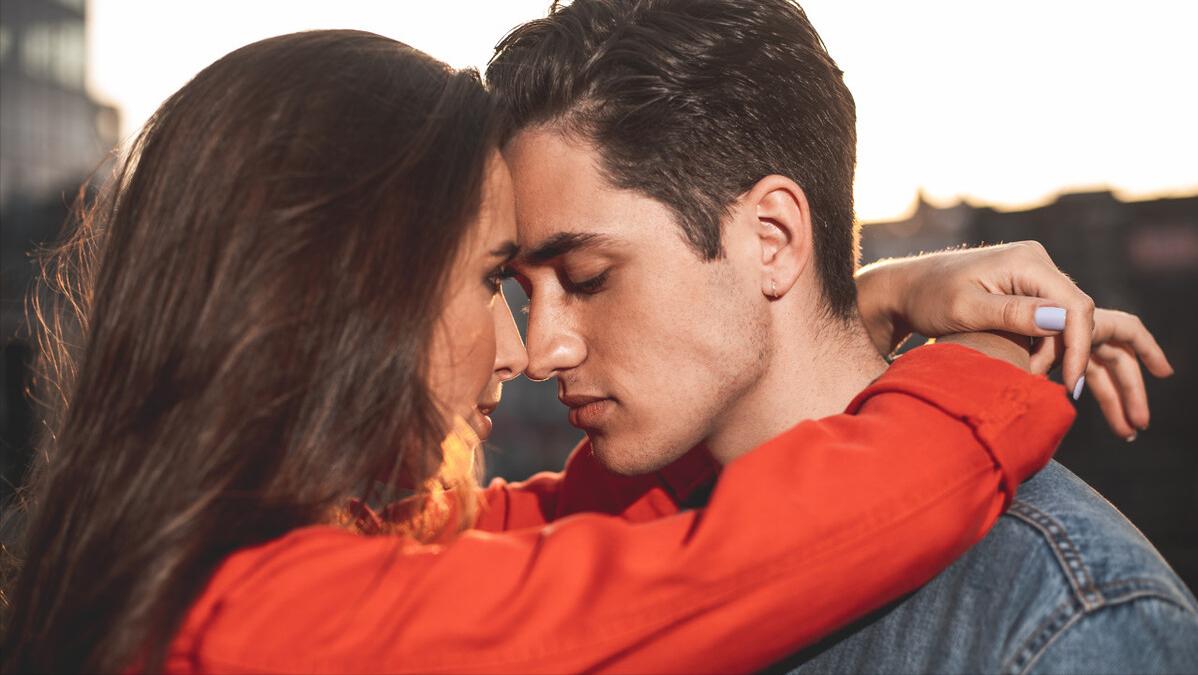 47岁女子阴毛变白和性功能有关系吗？医生：这是正常的衰老现象