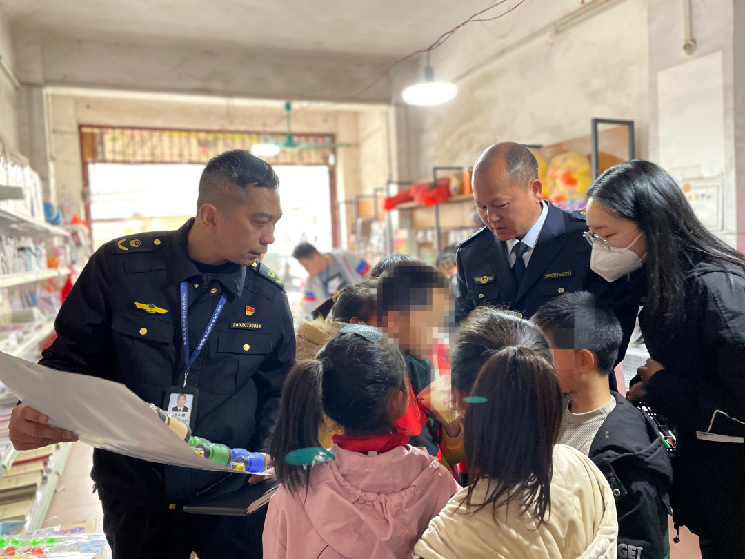 检查学校门口小卖部五毛钱零食,学校小卖部失窃