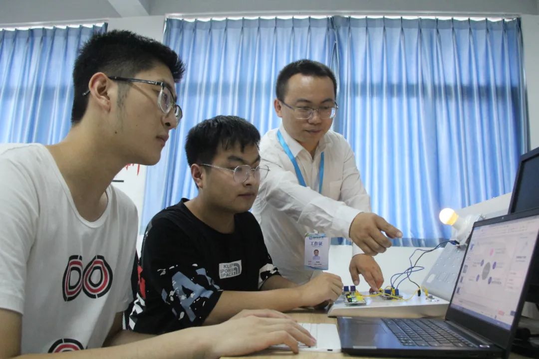 潍坊职业学院欢迎你|第五站：信息工程学院