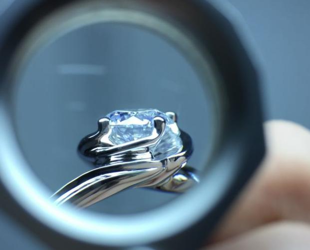 一般情况下买多大的钻石,买钻石需要看品牌吗