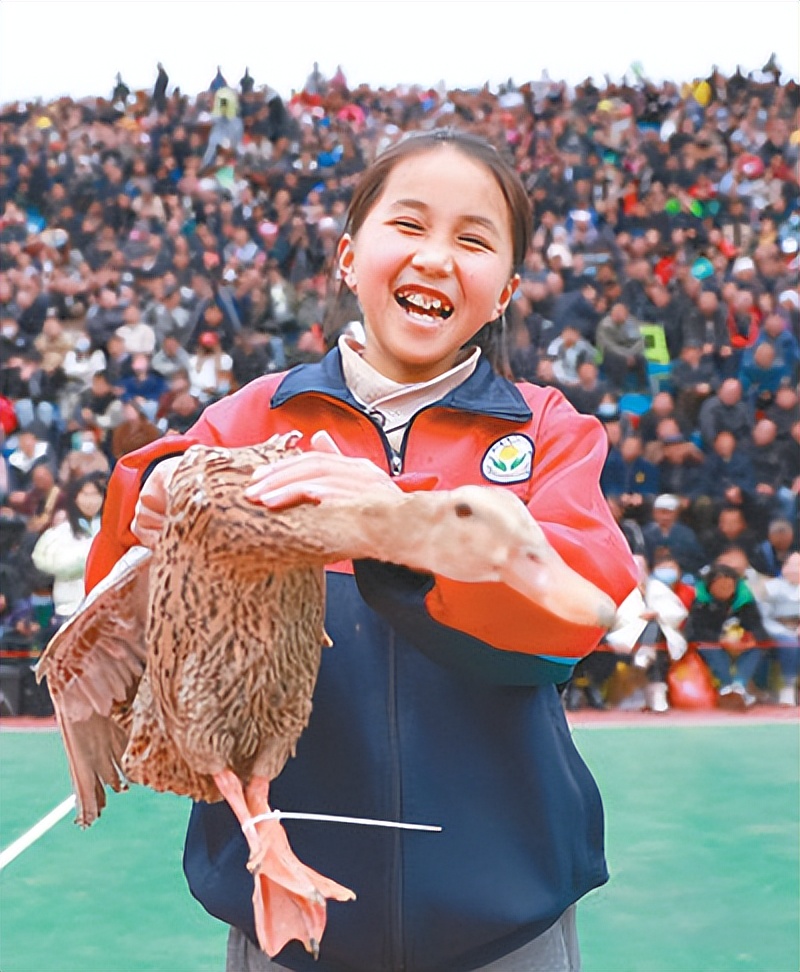 贵州省首届“美丽乡村”篮球联赛总决赛和中职篮全明星赛正赛同晚打响业余赛事职业赛事隔空辉映（竞技观察）