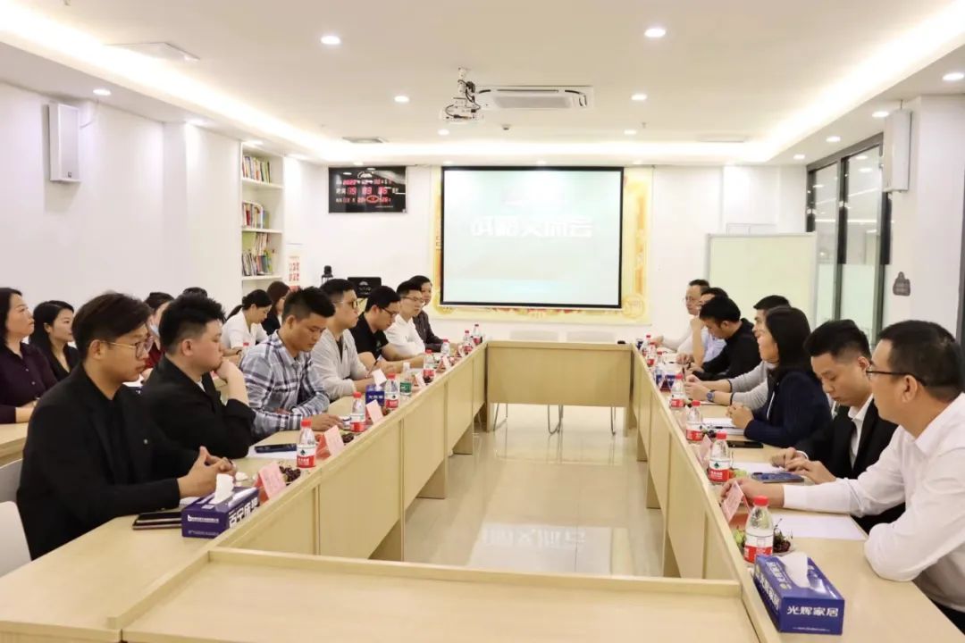 雅兰集团营销中心总经理那崇奇率队及经销商莅临光辉家居交流工作