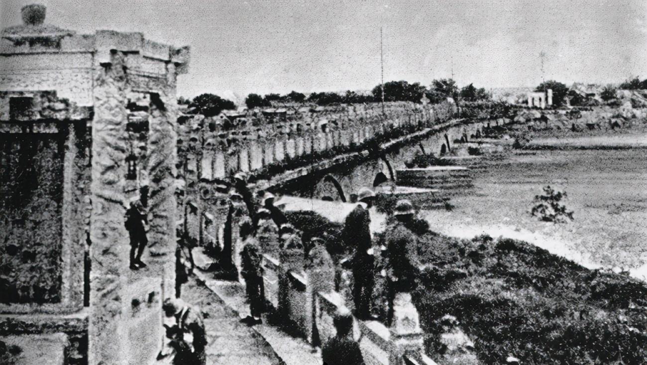 小伙缴获日本天皇赐下的战刀,老人缴获一把日本军刀