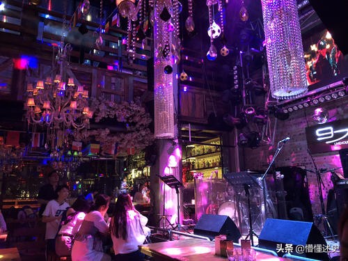 “变性人”李二毛：为生计两变性别，最后出租屋中凄惨离世