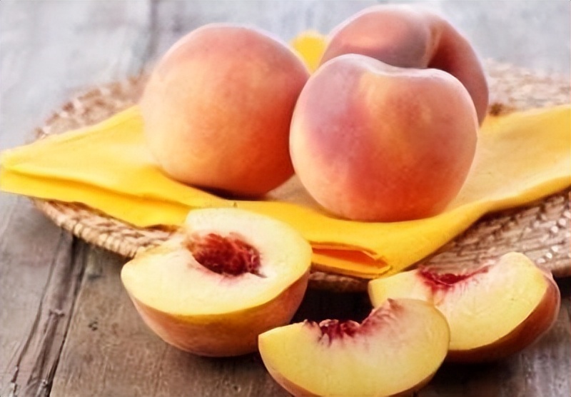 桃子四种人不宜吃,桃子哪些患者不能吃