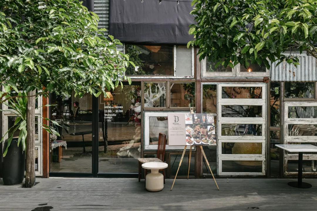 DisjarusCraftandCafe复古花园的咖啡格外的优美