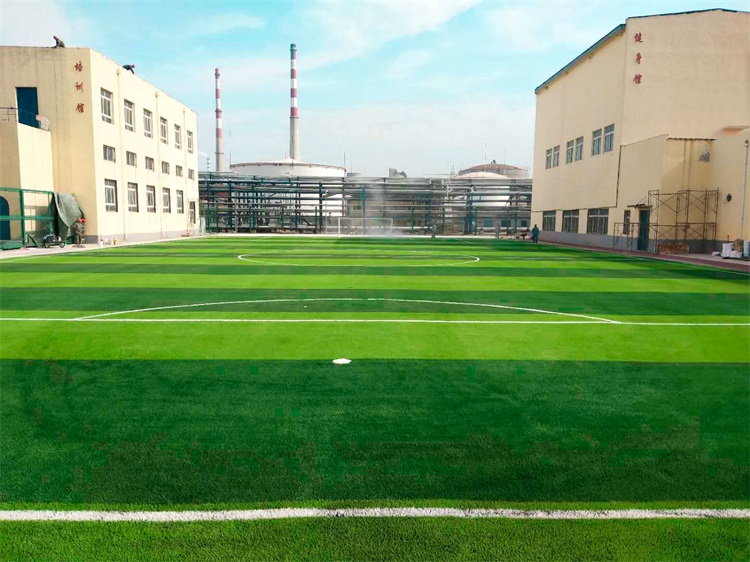 人造草坪如何粘在墙上,人工草坪用什么粘在水泥地上